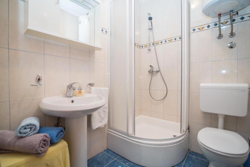 Apartments Batinic Supetar Exterior photo